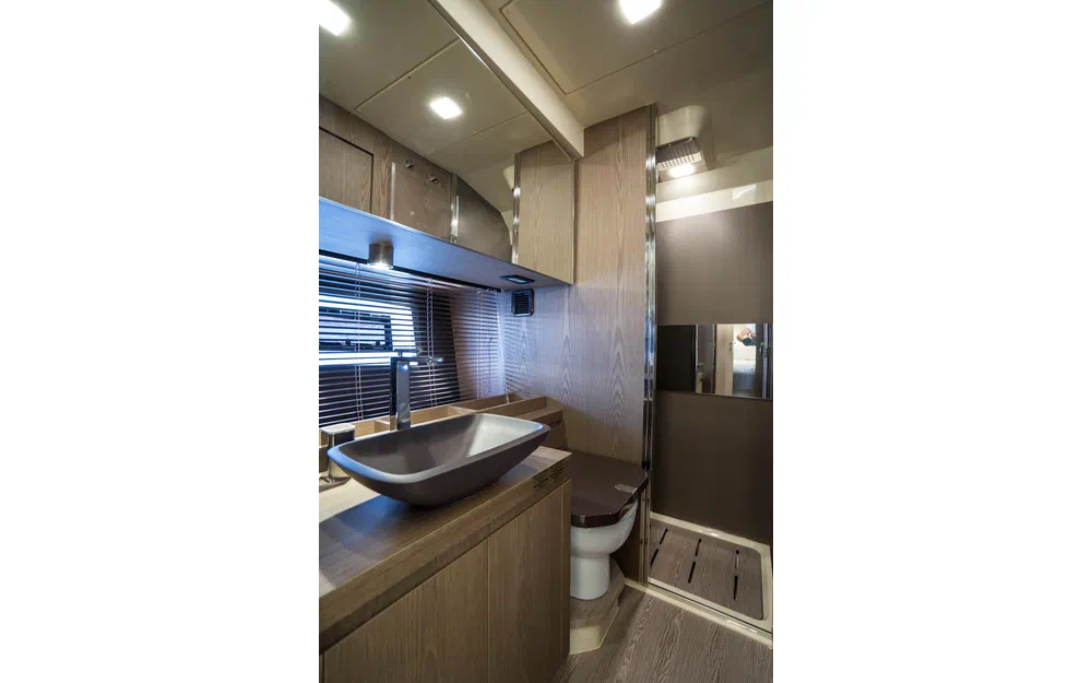 slider 28 Invictus 460 TT