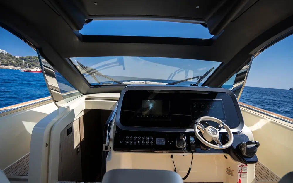slider 8 Invictus 460 TT