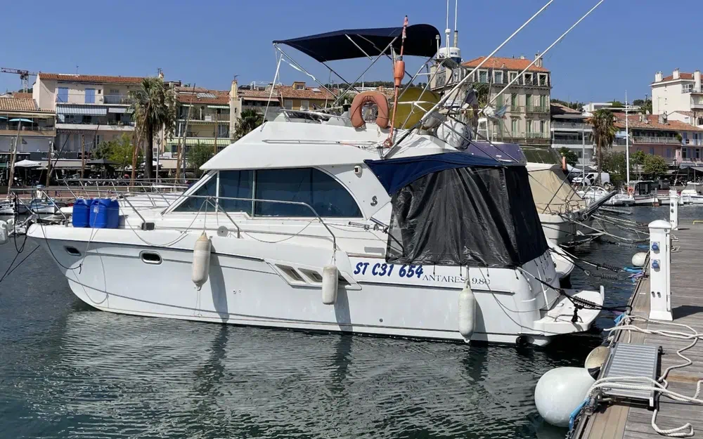 slider 1 Beneteau Antares 980 Fly