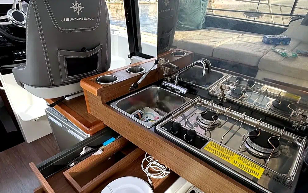 slider 42 Jeanneau MERRY FISHER 895 SPORT SERIE 2