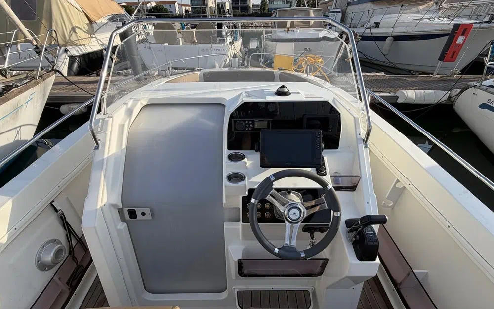 slider 11 Pacific Craft 750 Open