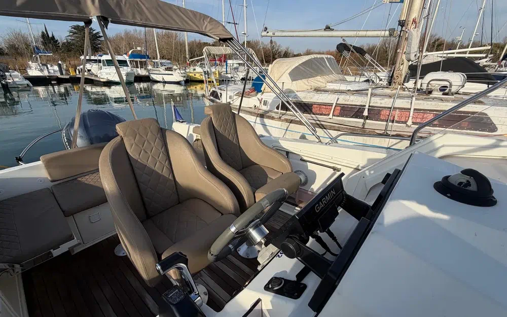 slider 5 Pacific Craft 750 Open