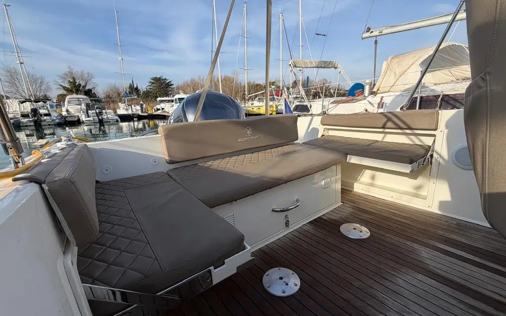 slider 7 Pacific Craft 750 Open