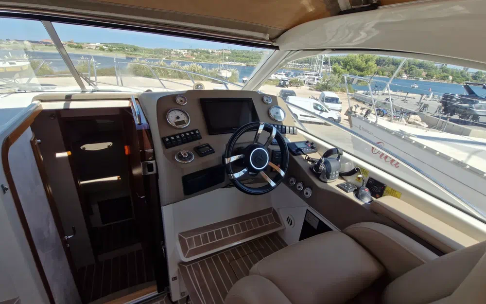 slider 10 Marex 350 Cabriolet Cruiser