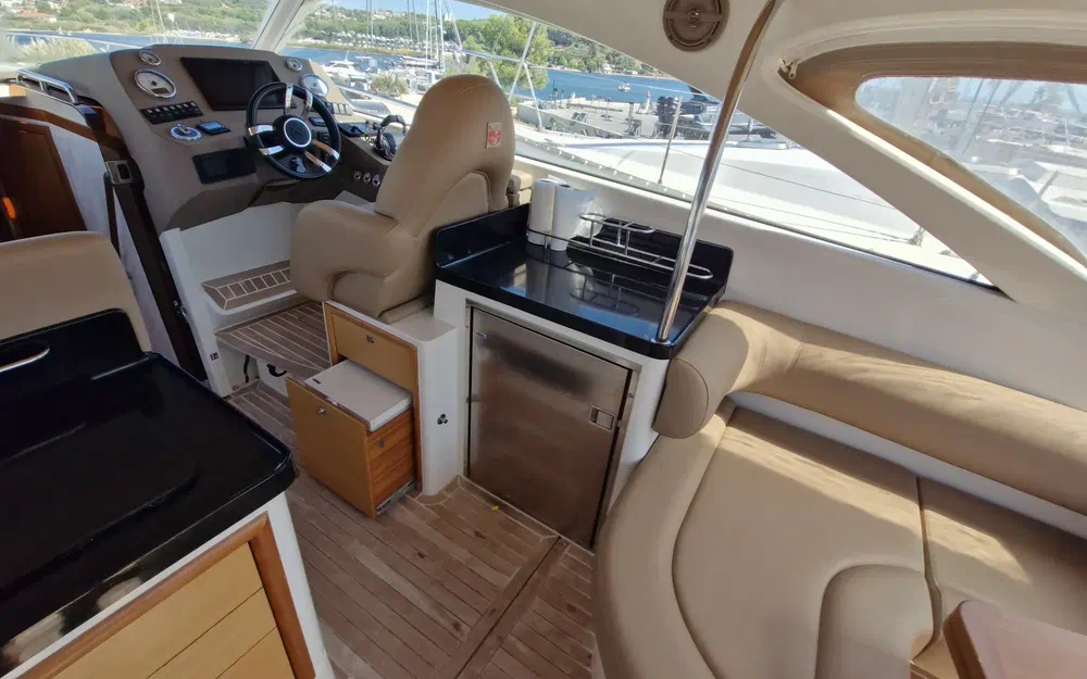 slider 8 Marex 350 Cabriolet Cruiser