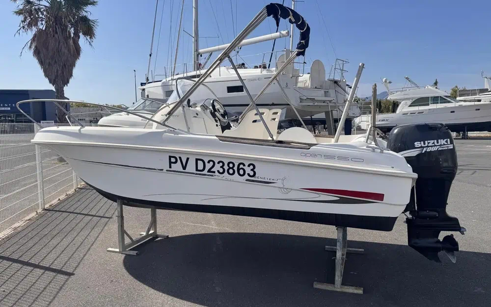 slider 1 Beneteau Flyer 550