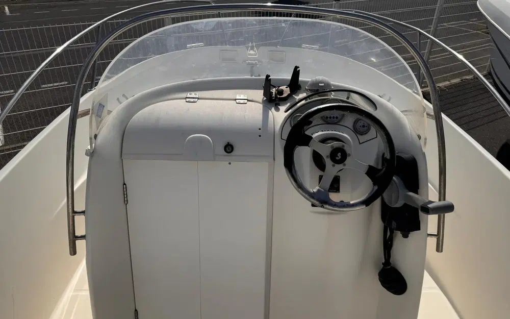slider 4 Beneteau Flyer 550