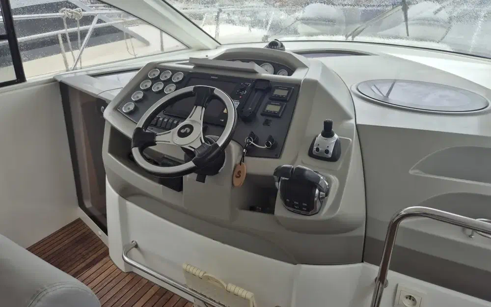 slider 10 Beneteau Gran Turismo 38