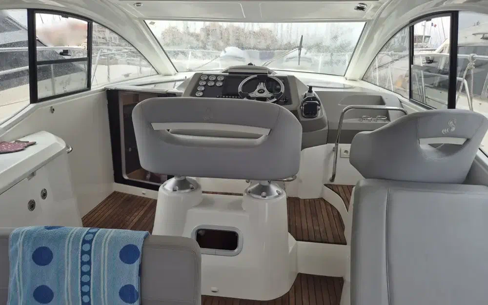 slider 3 Beneteau Flyer Gran Turismo 38