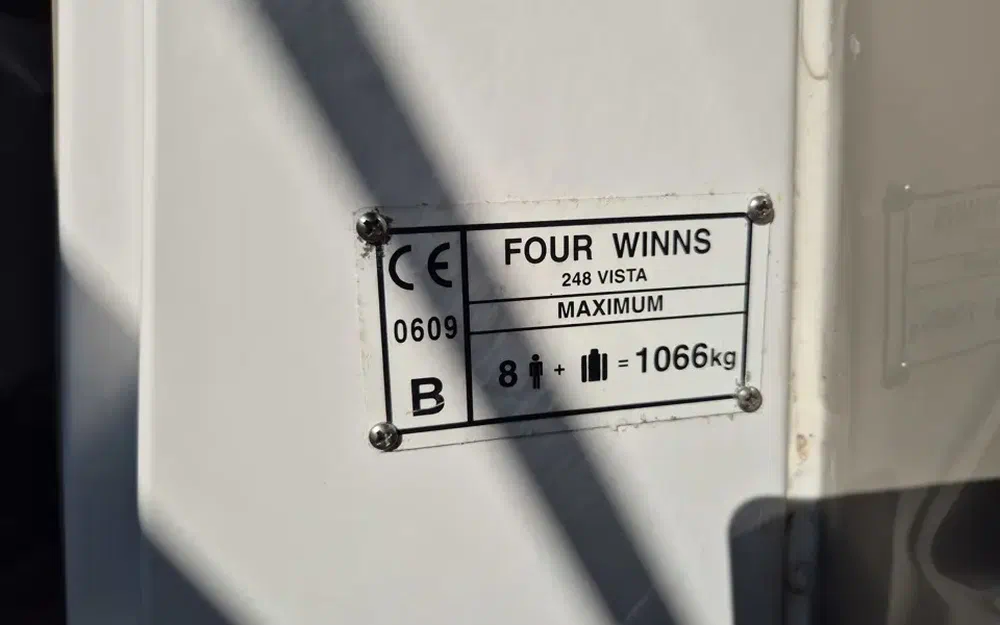 slider 11 Four Winns Vista 248