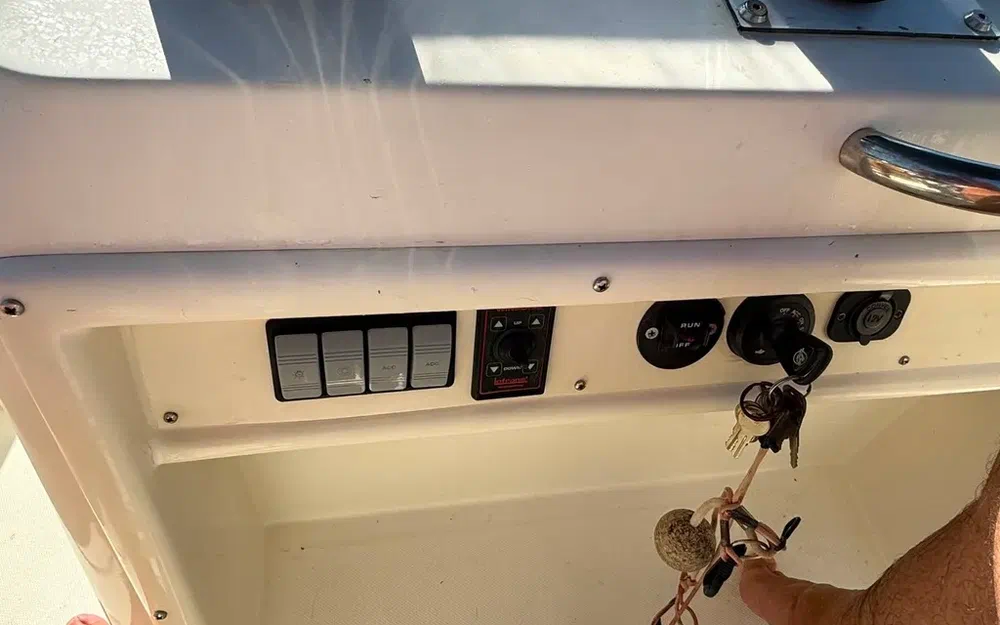 slider 12 Kelt White Shark 225