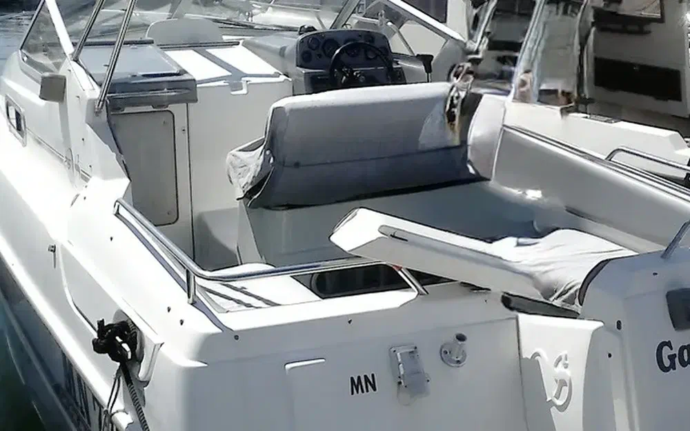 slider 2 Sealine 215 Envoy