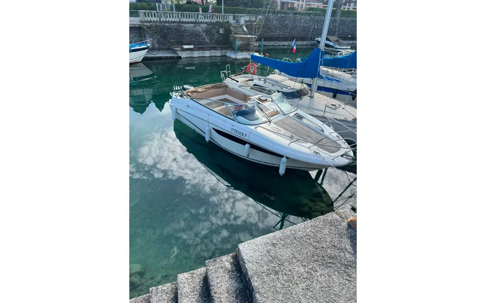 slider 8 Jeanneau Cap Camarat 7.5 DC
