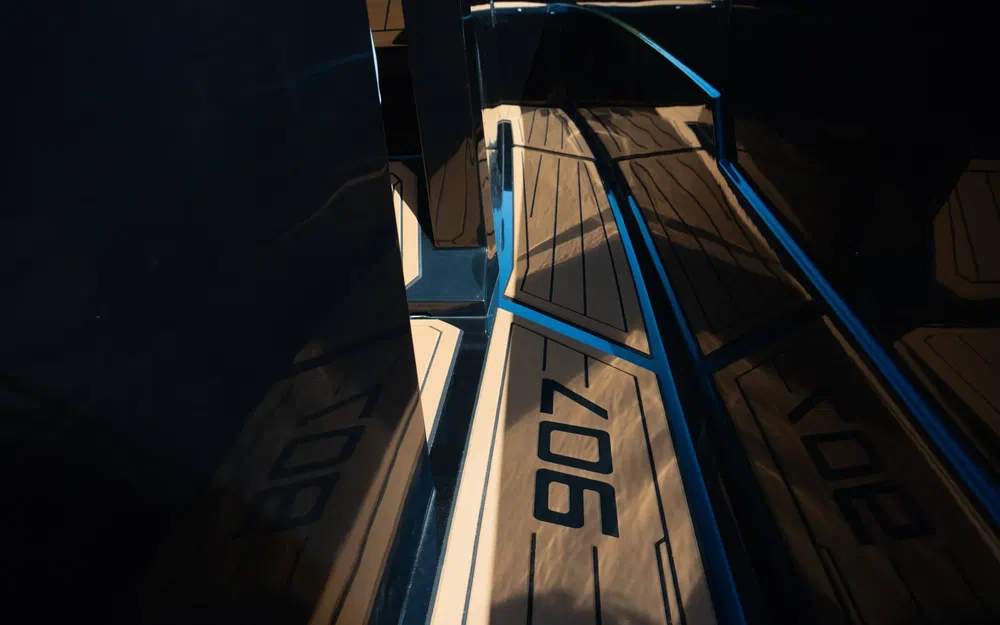 slider 10 Iron Boats 907