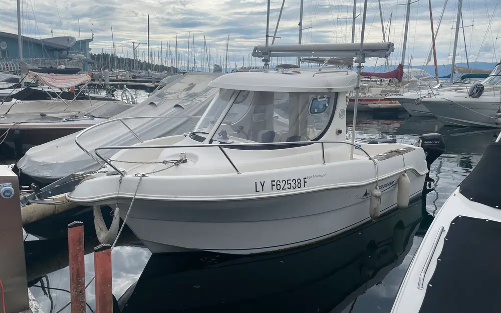 slider 0 Quicksilver 580 Pilothouse