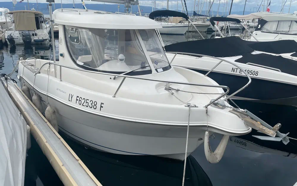 slider 1 Quicksilver 580 Pilothouse