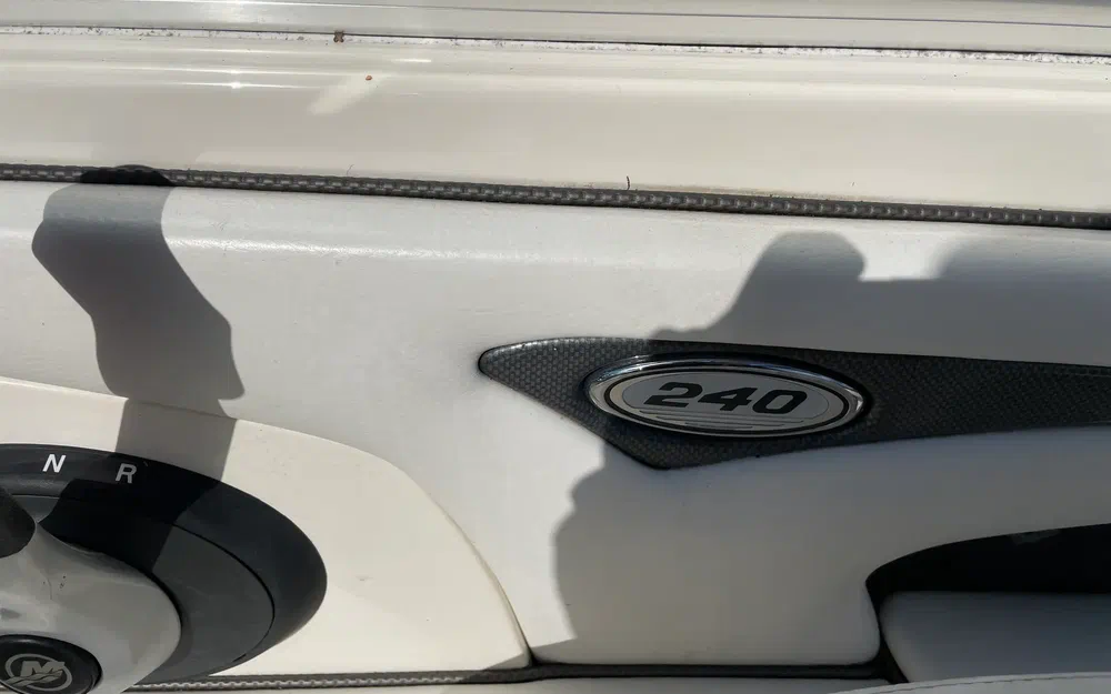 slider 5 Sea Ray 240 Sunsport