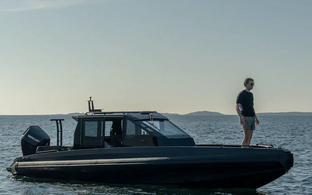 slider 0 Iron Boats 907 Coupe