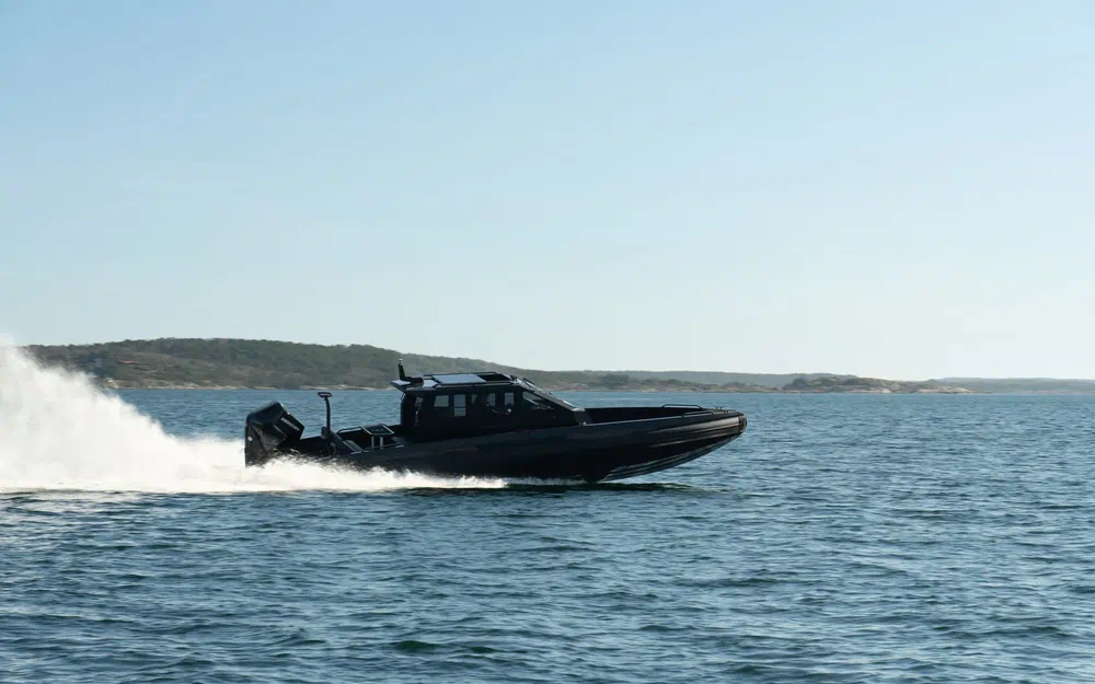 slider 6 Iron Boats 907 Coupe