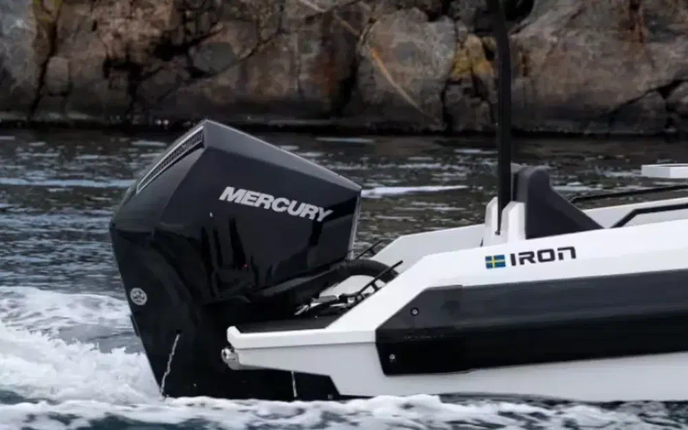 slider 2 Iron Boats 907 Coupe