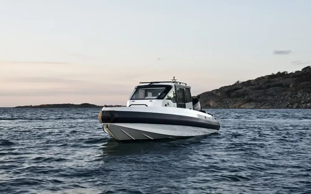 slider 8 Iron Boats 907 Coupe