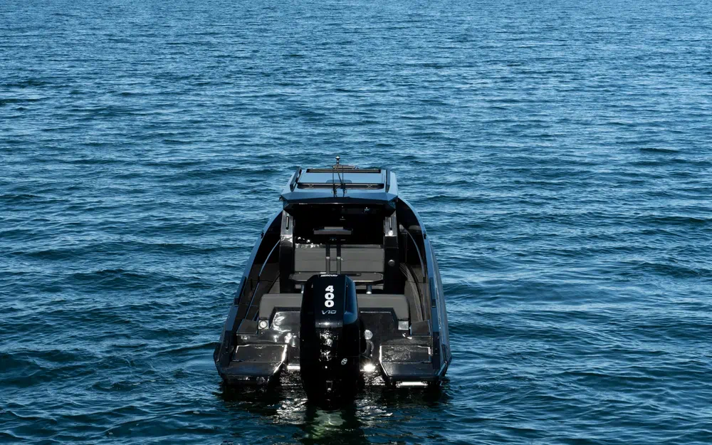 slider 9 Iron Boats 907 Coupe