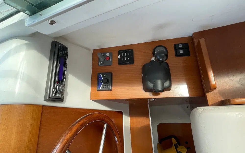 slider 18 Beneteau Antares Serie 9