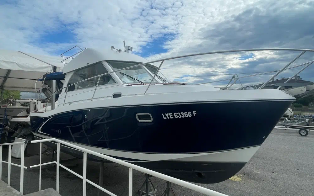 slider 2 Beneteau Antares Serie 9