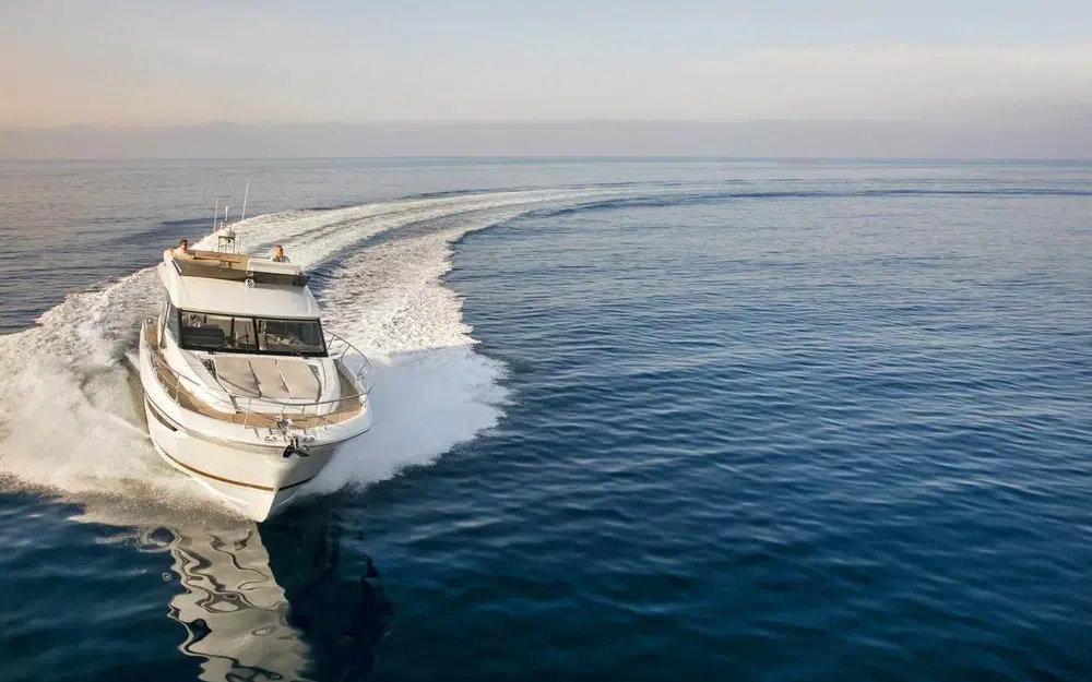 slider 2 Prestige Yachts 520 Fly