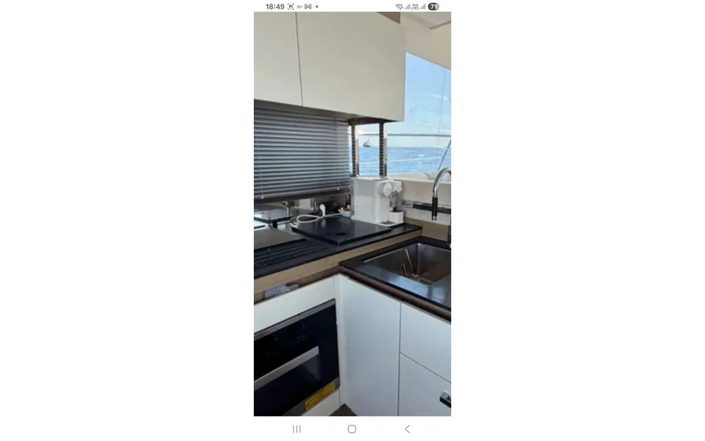 slider 7 Prestige Yachts 520 Fly