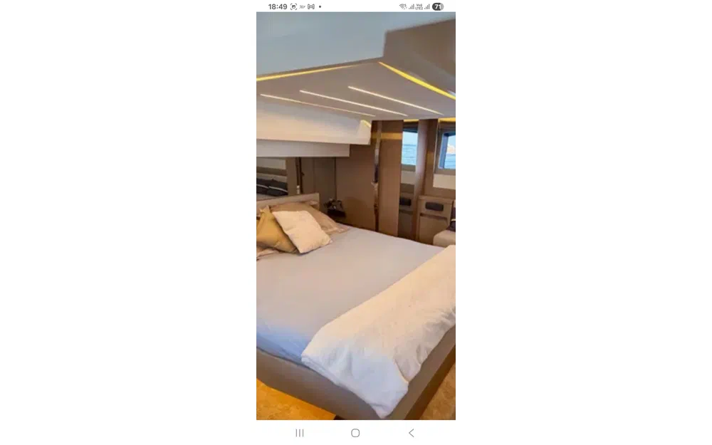 slider 8 Prestige Yachts 520 Fly