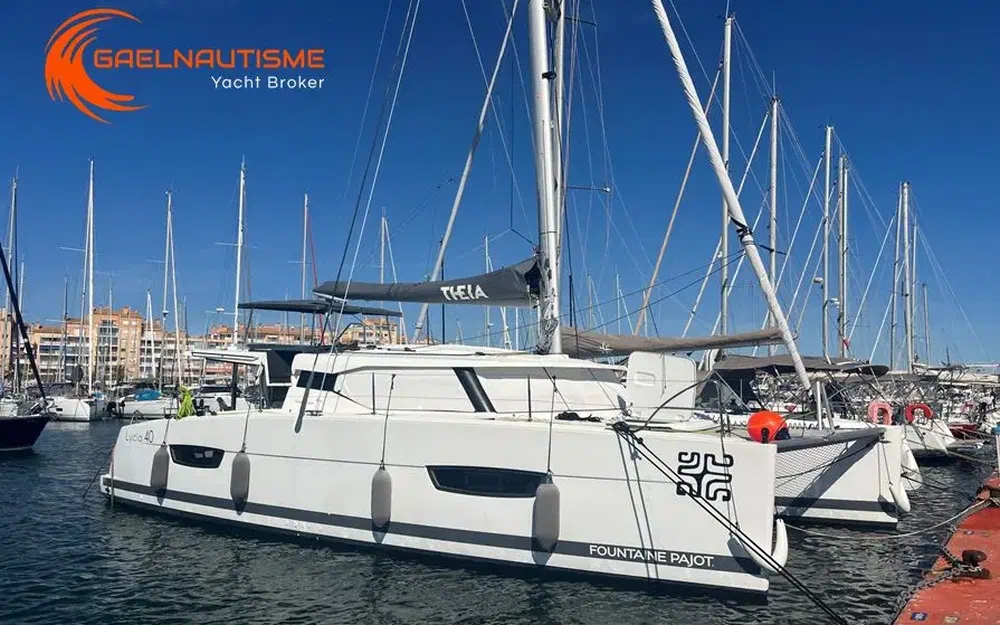 slider 0 Fountaine Pajot Lucia 40