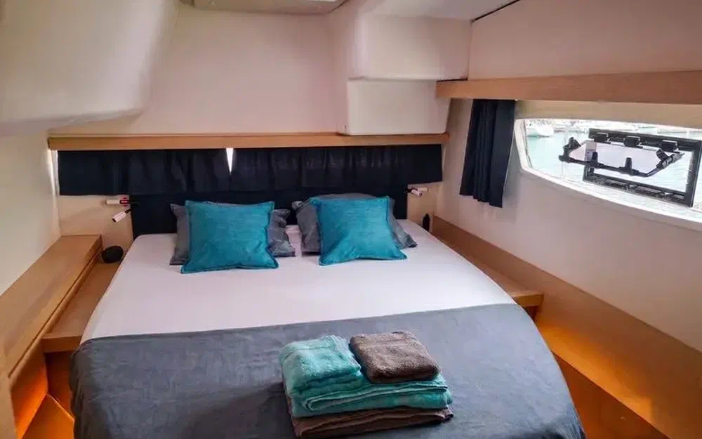 slider 9 Fountaine Pajot Lucia 40