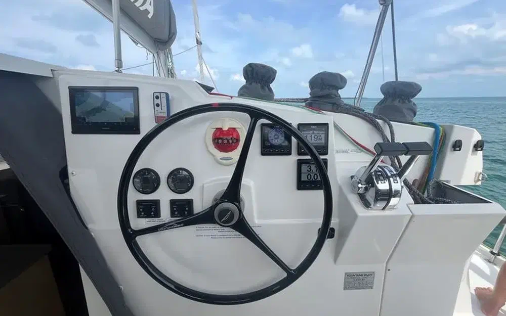 slider 4 Fountaine Pajot Lucia 40