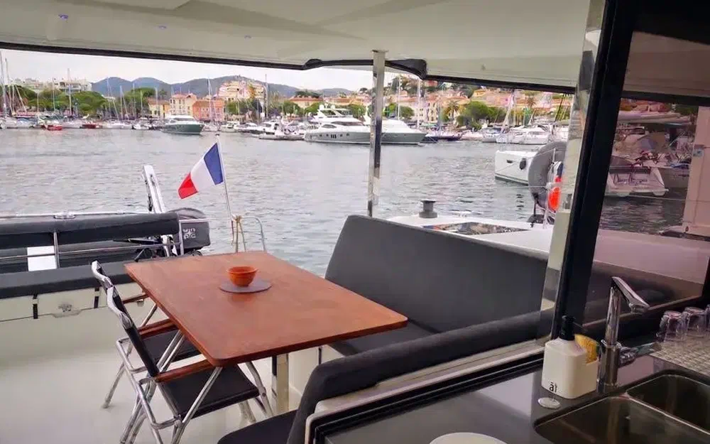 slider 5 Fountaine Pajot Lucia 40