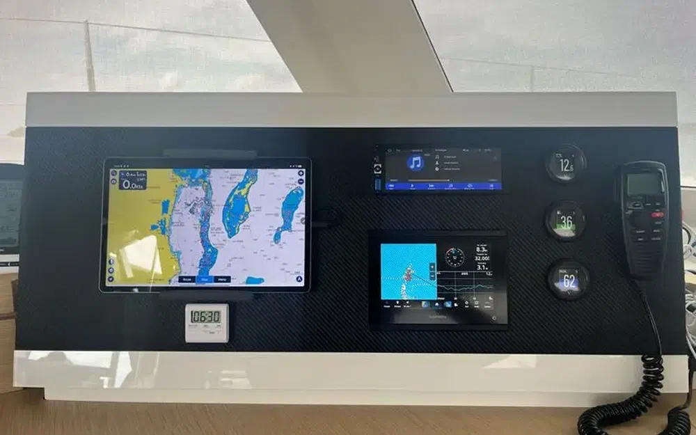 slider 7 Fountaine Pajot Lucia 40