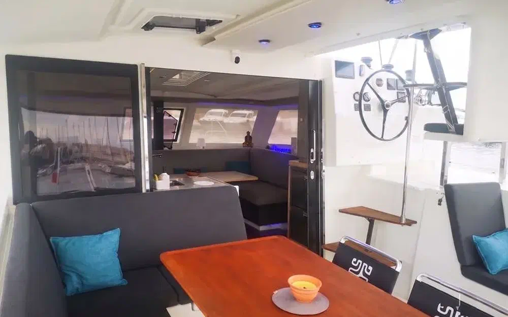 slider 8 Fountaine Pajot Lucia 40