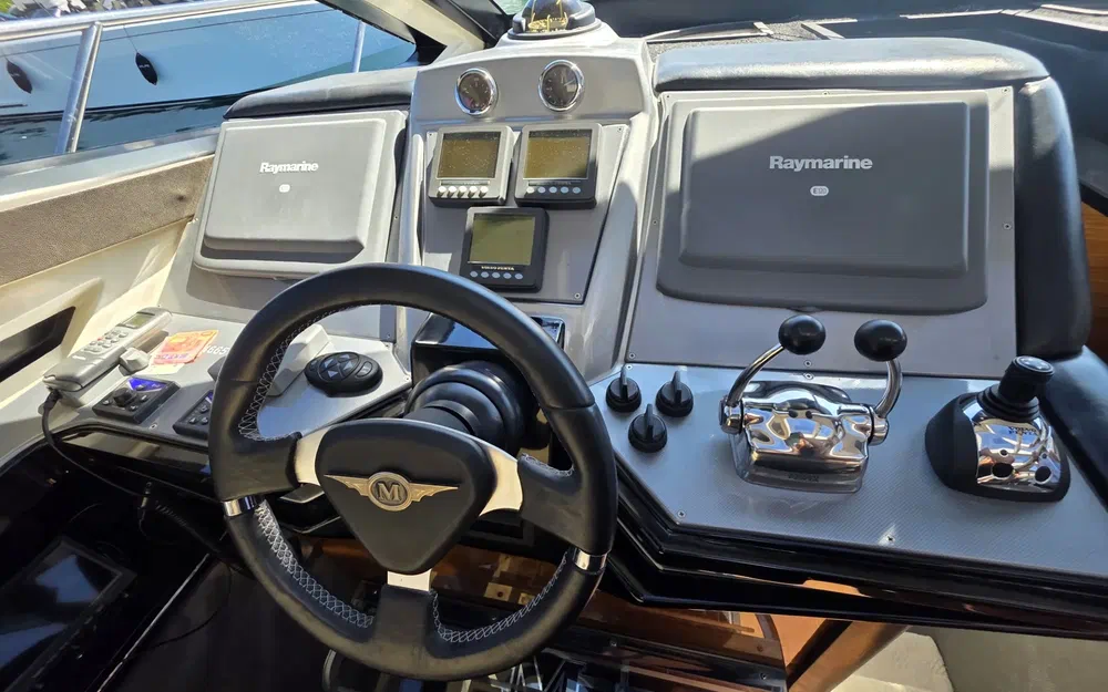 slider 13 Marquis Yachts 50 SC