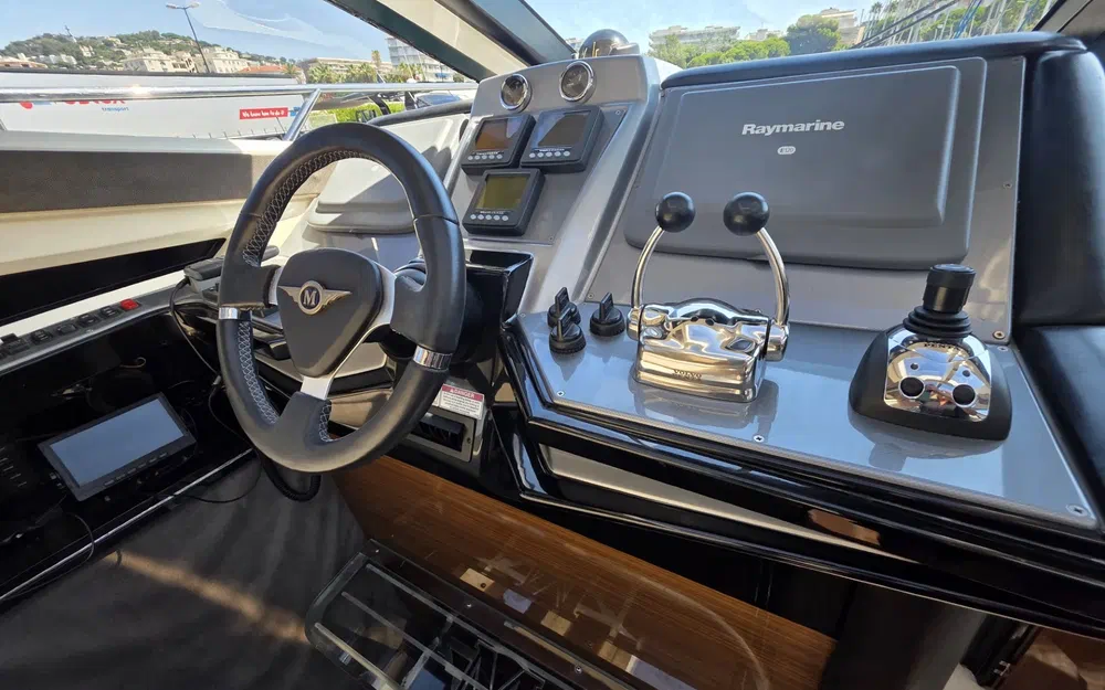 slider 16 Marquis Yachts 50 SC
