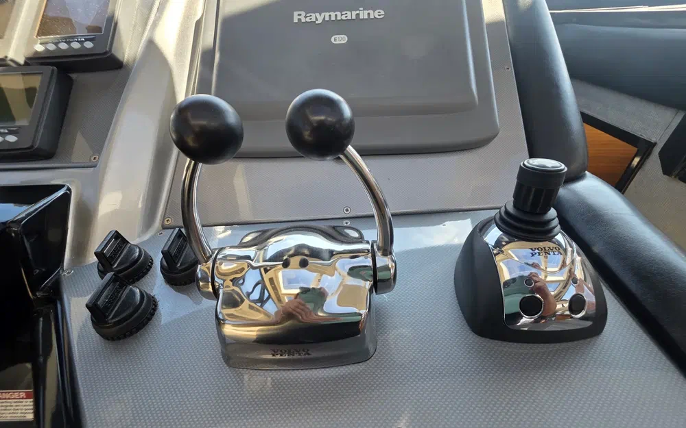 slider 17 Marquis Yachts 50 SC