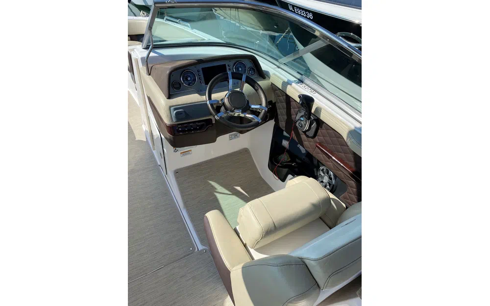 slider 6 Regal 27 Fasdeck