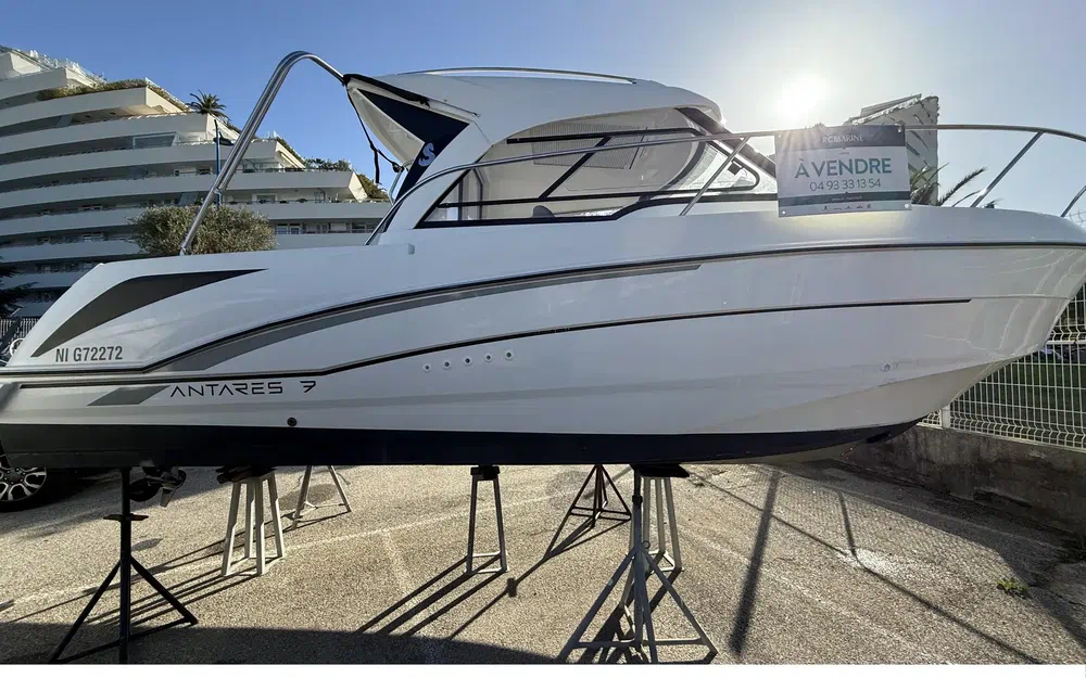 slider 0 Beneteau Antares 7 OB