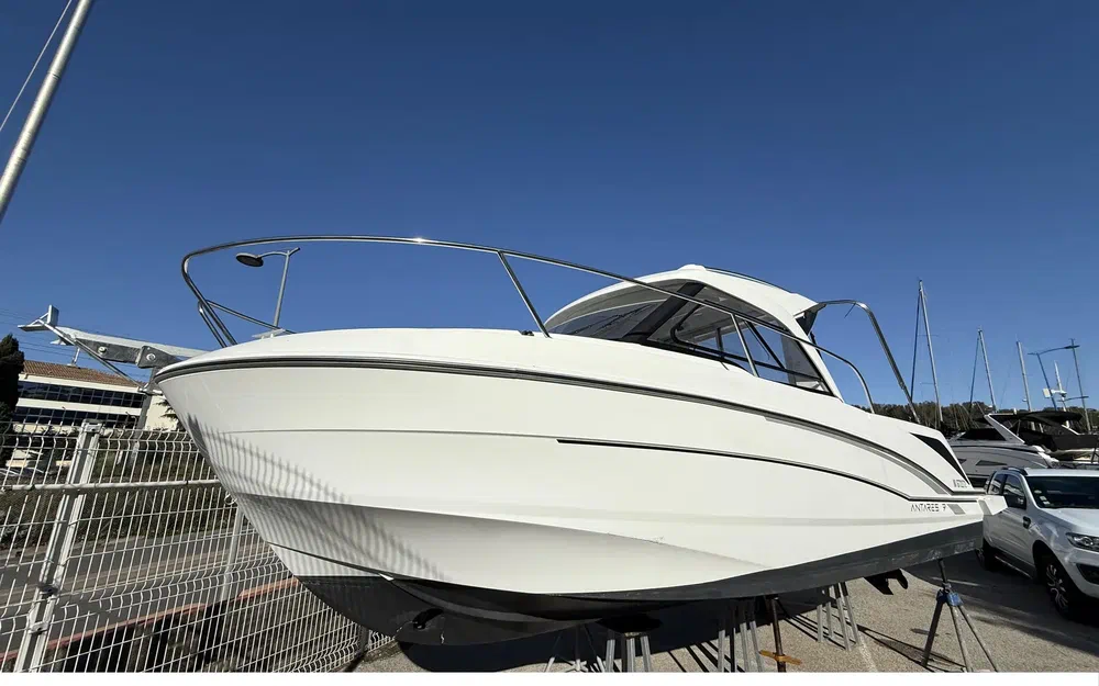 slider 1 Beneteau Antares 7 OB