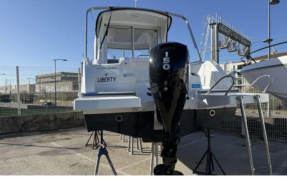 slider 2 Beneteau Antares 7 OB