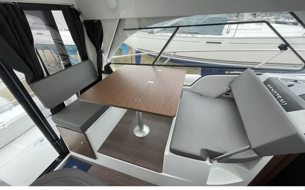 slider 12 Beneteau Antares 9 OB