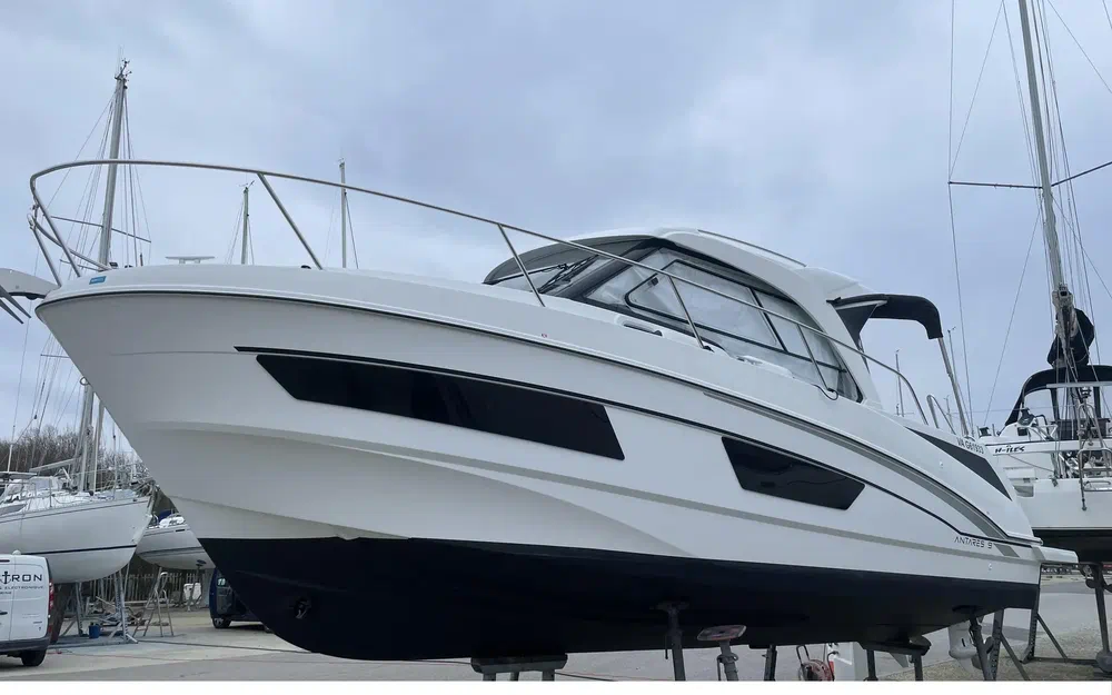 slider 1 Beneteau Antares 9 OB