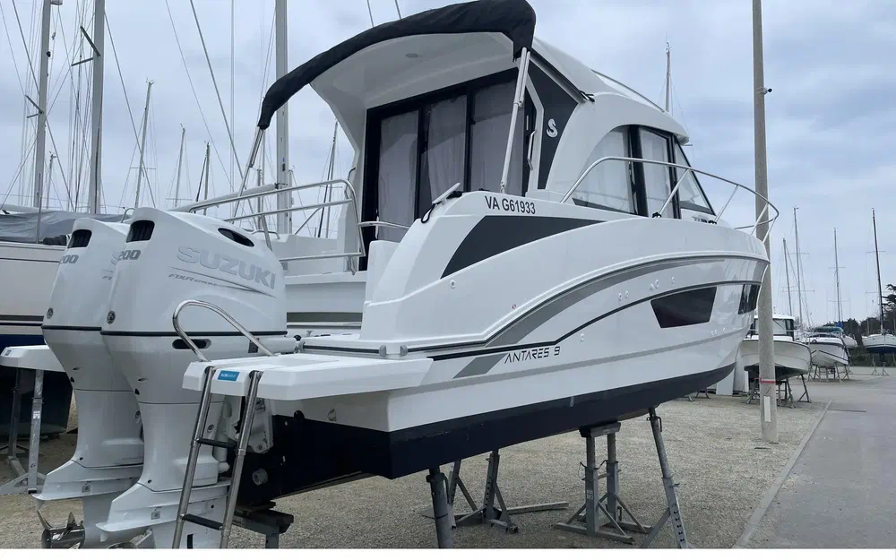 slider 3 Beneteau Antares 9 OB