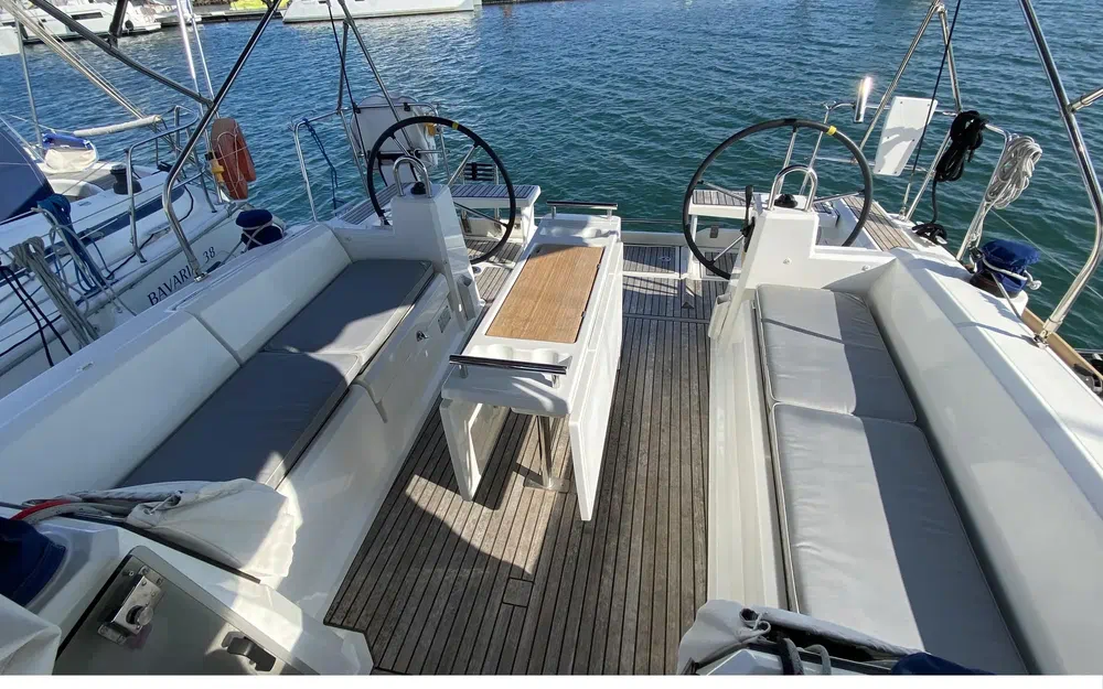 slider 10 Beneteau Oceanis 38.1