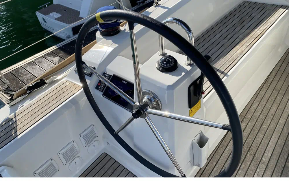 slider 15 Beneteau Oceanis 38.1