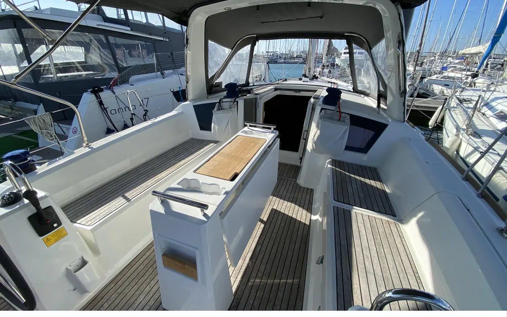 slider 17 Beneteau Oceanis 38.1